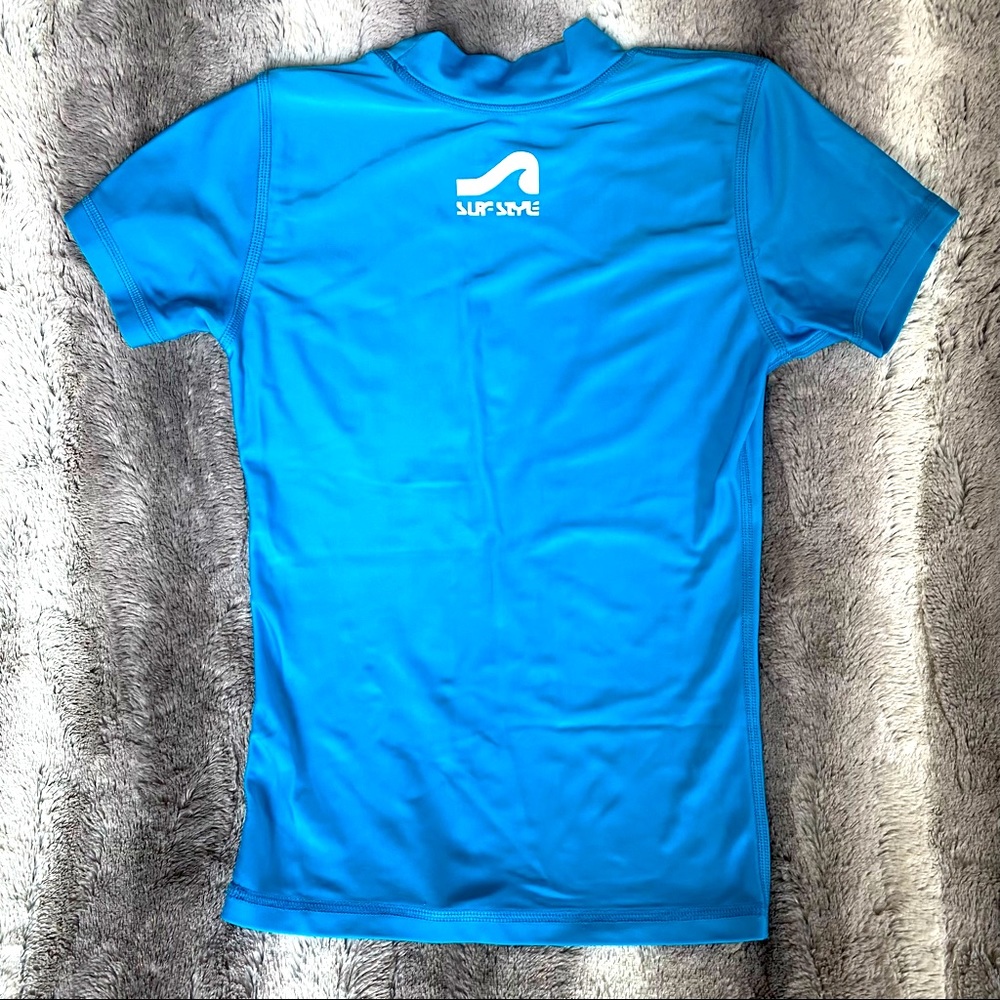 Surf Style Rashguard size 6-8 - Picture 4 of 4